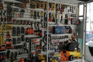 Barnices, Herrajes y Ferretería Luna, Suc Ermita. en Iztapalapa